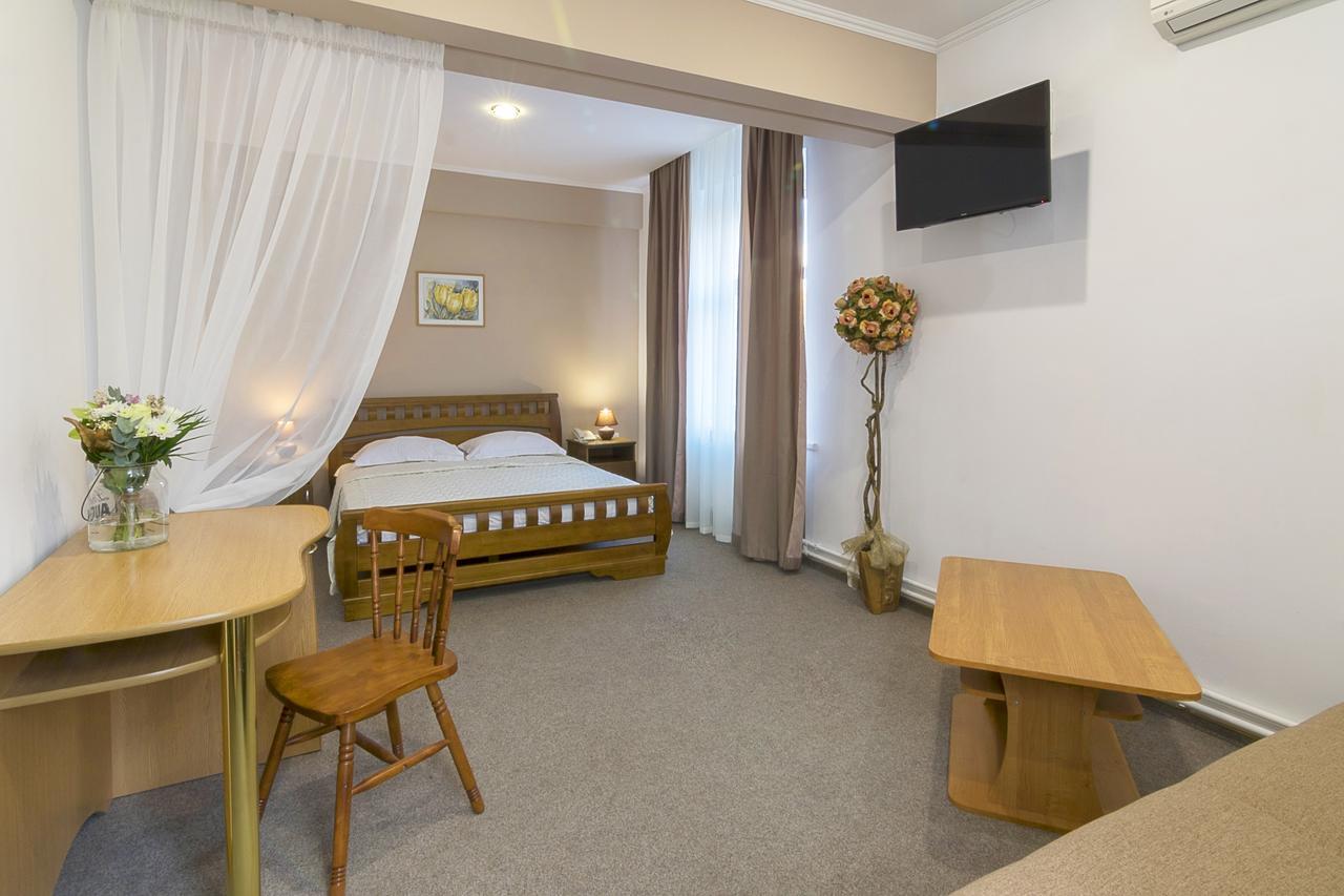 Centralny Hotel Kryvyi Rih Exterior photo